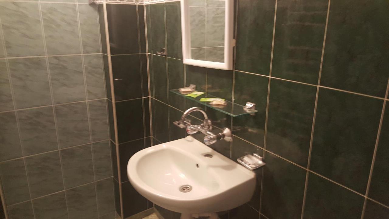 Hotel Sachaka Karlovo Esterno foto